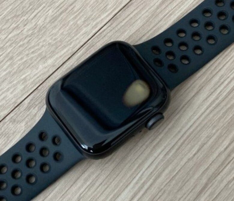 Prvé problémy Apple Watch SE. Prehriali sa a poškodili sa! Zdroj: GSMArena